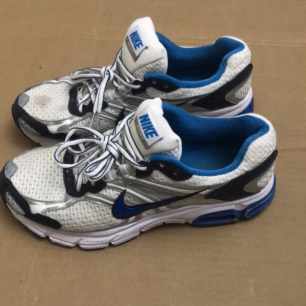 Nike Air Max Moto 7. Size 9